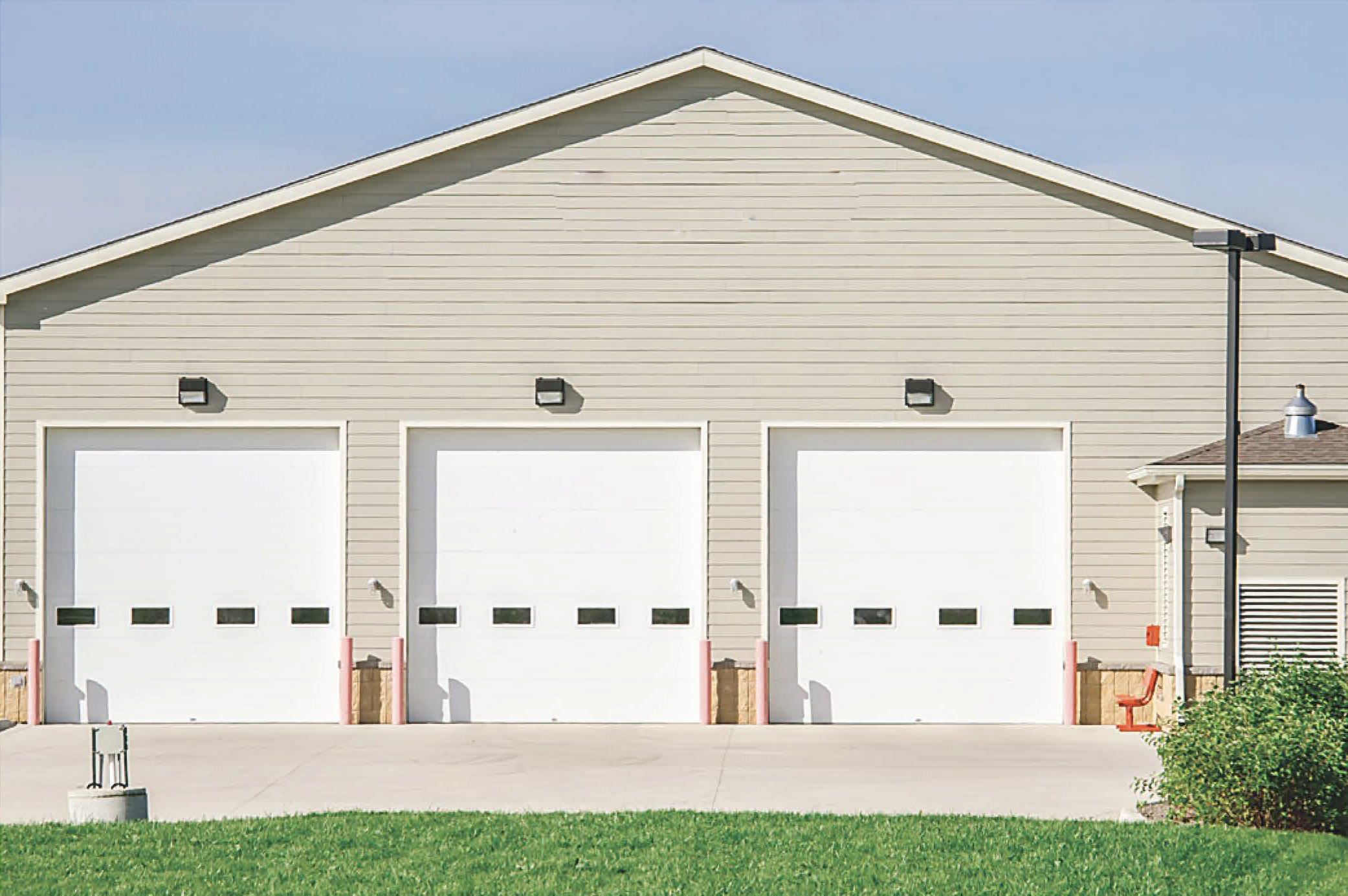 Commercial Grooved and Flush Garage Doors